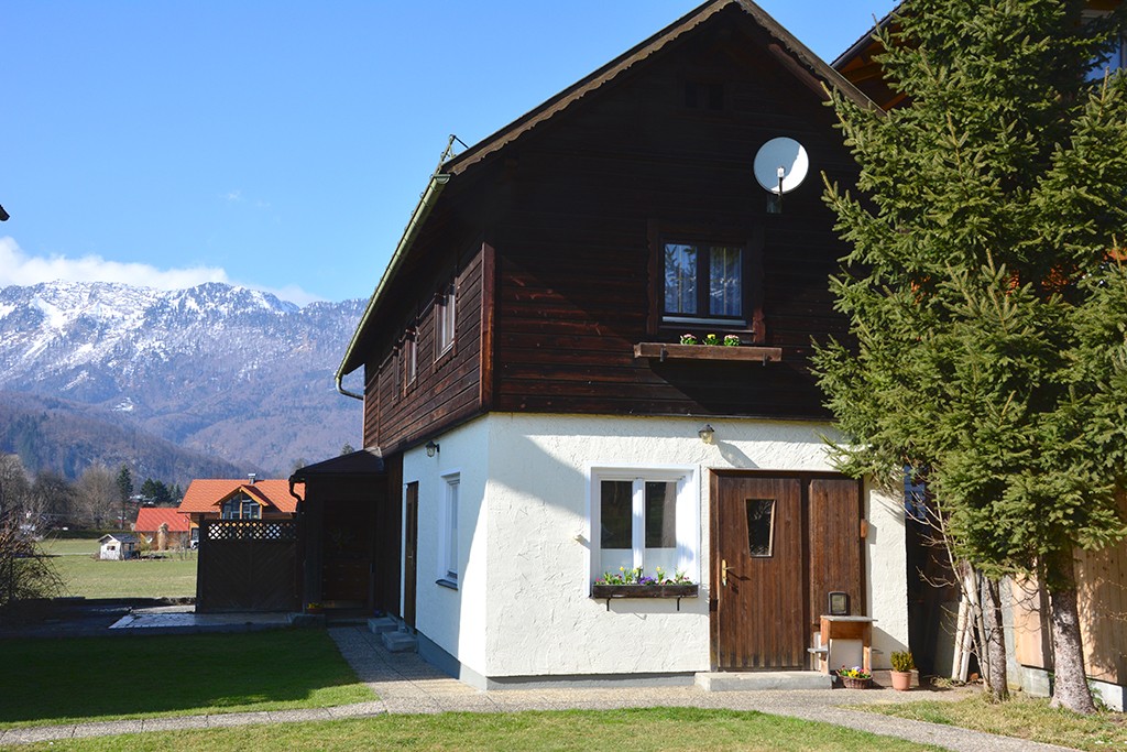 Gebäude mit Ferienwohnung